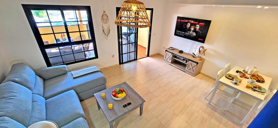 TV and multimedia, Living room, Seating area, Dining area