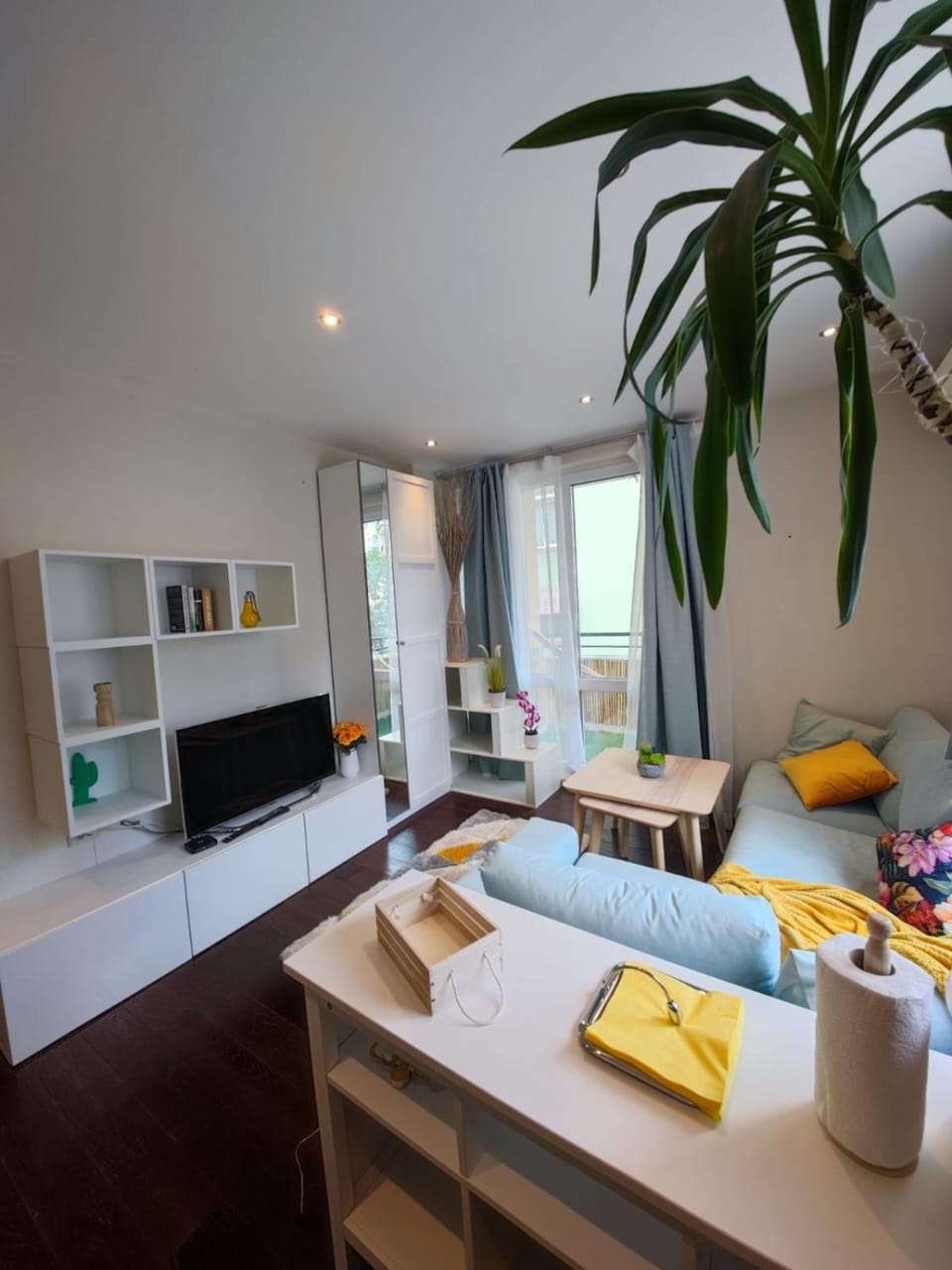 TV and multimedia, Living room, Photo of the whole room, Seating area