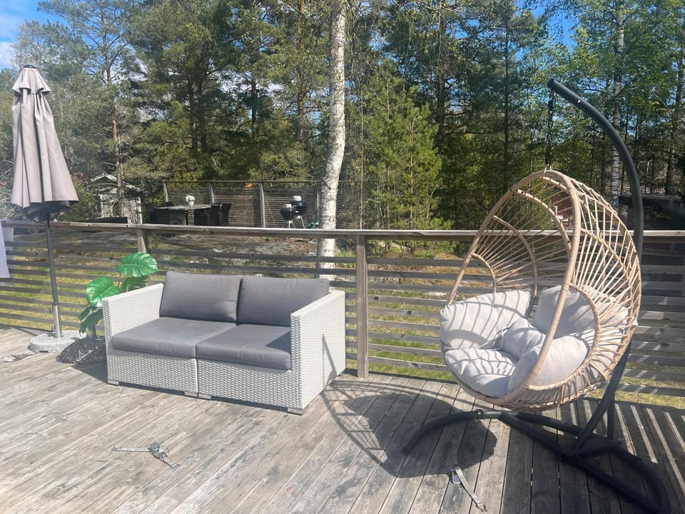 Patio, Day, Balcony/Terrace, Seating area