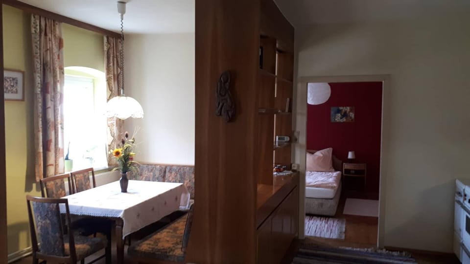 Living room, Photo of the whole room, Seating area, Dining area