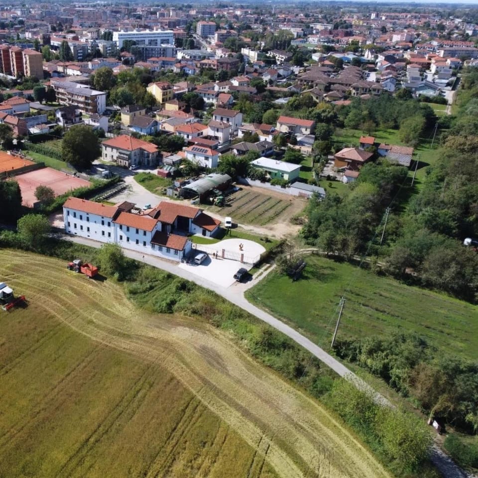 Property building, Day, Neighbourhood, Natural landscape, Bird's eye view, City view, Street view, Location