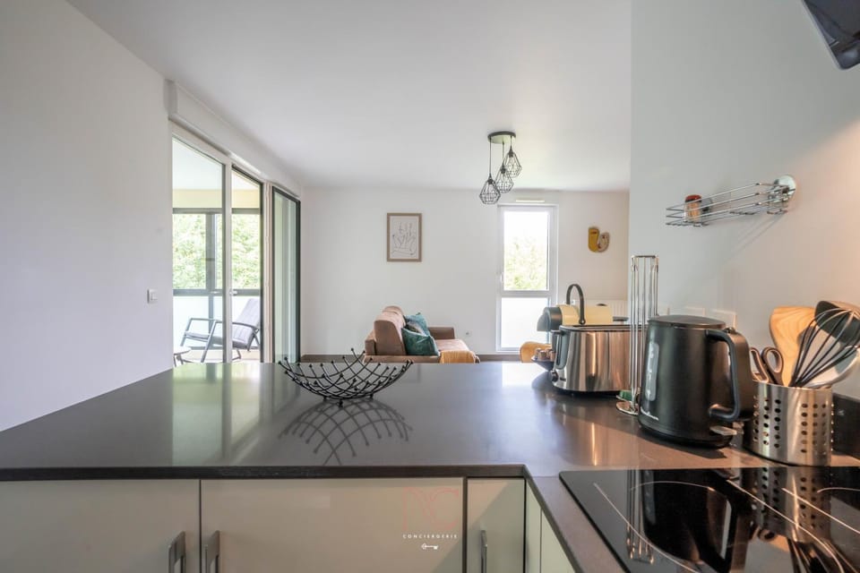 Kitchen or kitchenette, oven