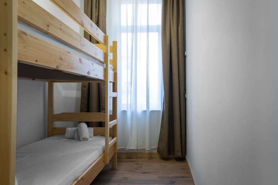 Bedroom, bunk bed
