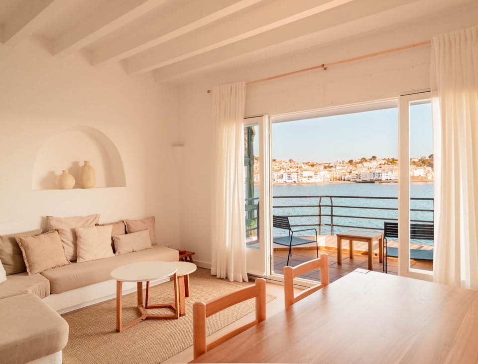 View (from property/room), Balcony/Terrace, Seating area, Dining area