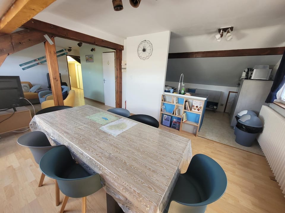 Kitchen or kitchenette, Living room, Seating area, minibar