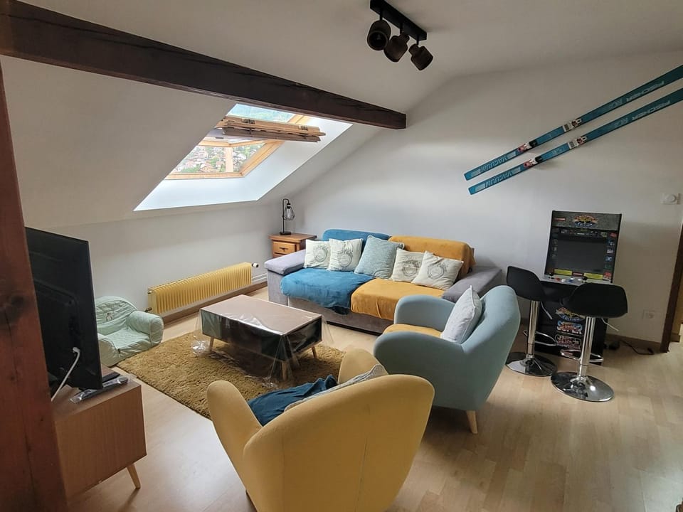 Communal lounge/ TV room, TV and multimedia, Living room, Seating area