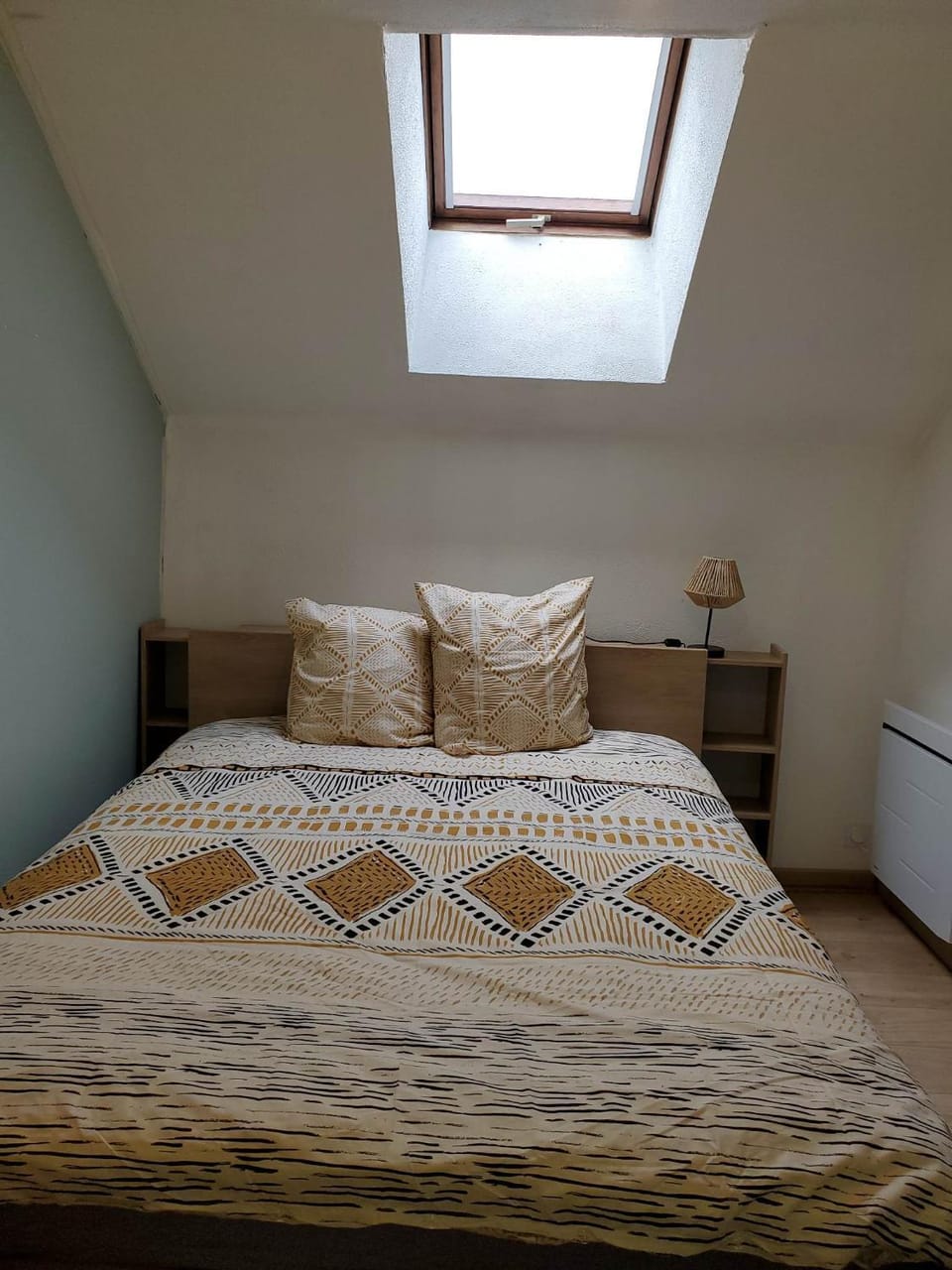 Studio grand lit 160 tout équipé wifi Apartment in Bourgogne-Franche-Comté