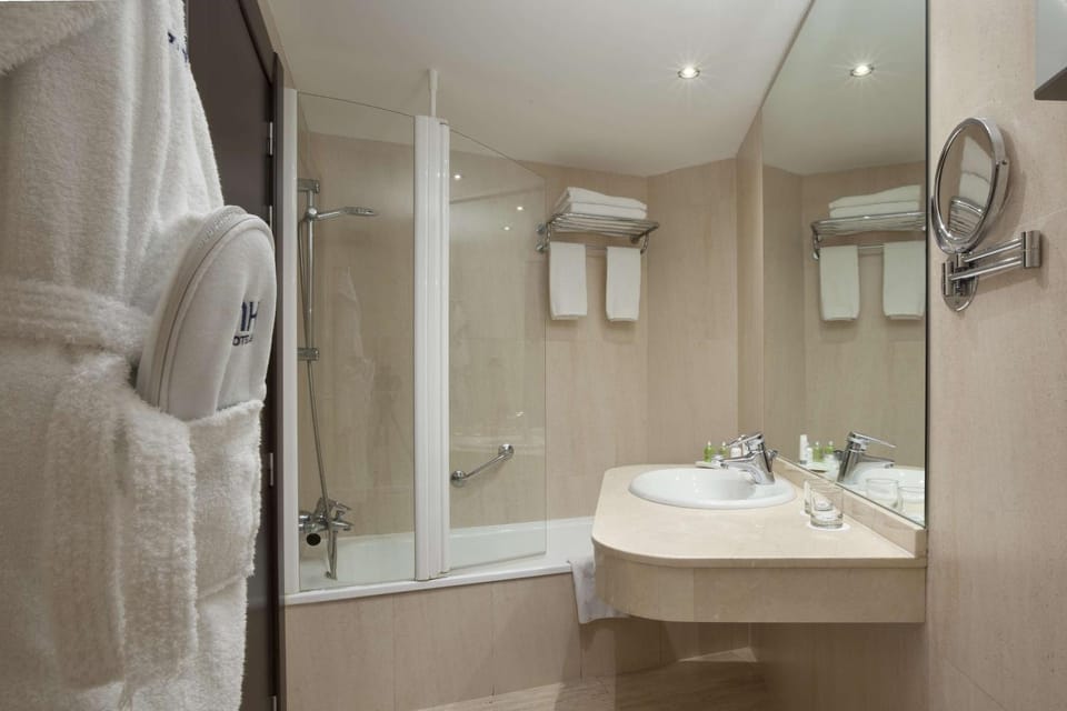 Bathroom, Photo of the whole room, On site