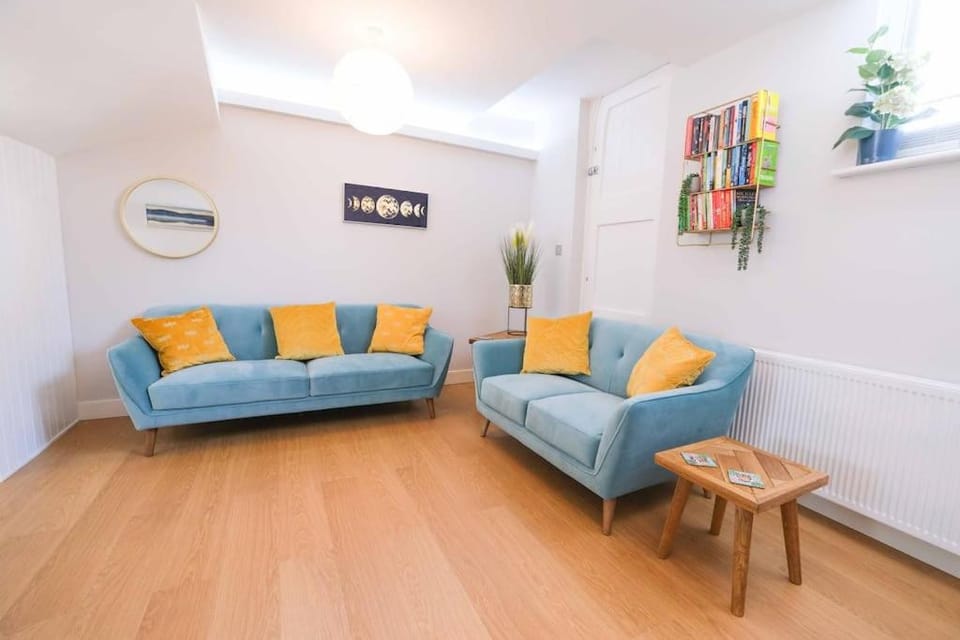 Old School Mews - AUTUMN SPECIAL - Book 3 nights in September, October or November and enjoy your 4th night completely FREE! House in Broadstairs