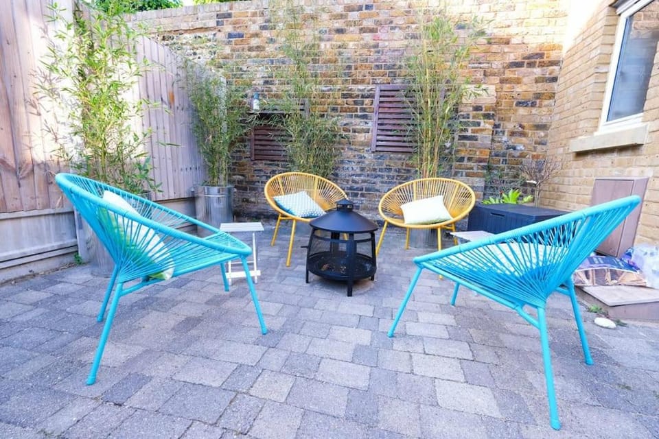 Old School Mews - AUTUMN SPECIAL - Book 3 nights in September, October or November and enjoy your 4th night completely FREE! House in Broadstairs