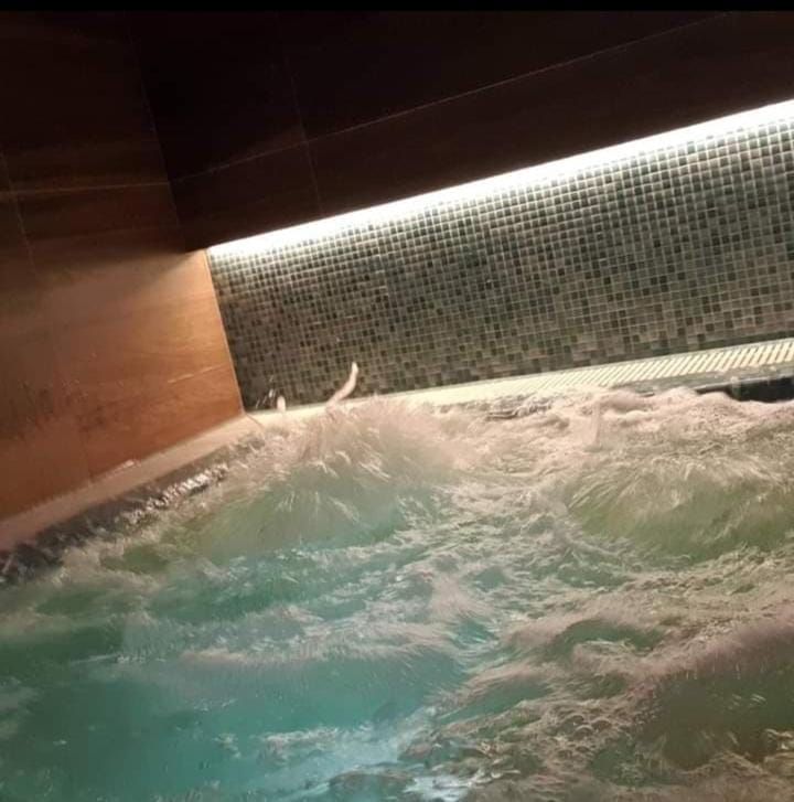 Hot Tub, Spa and wellness centre/facilities