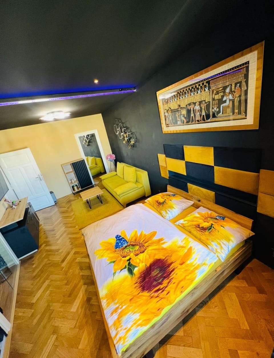 Photo of the whole room