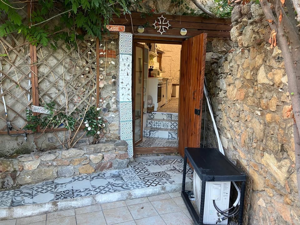 Gite Studio Les Maisons de Gaïa Apartment in Occitanie