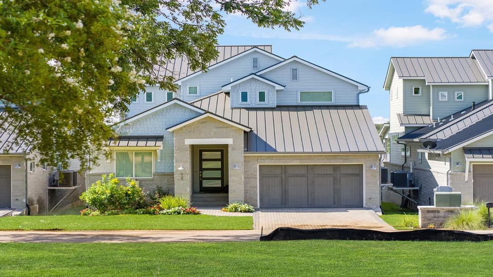 Luxury Waterfront Pool Hot Tub Boat Slips House in Kingsland