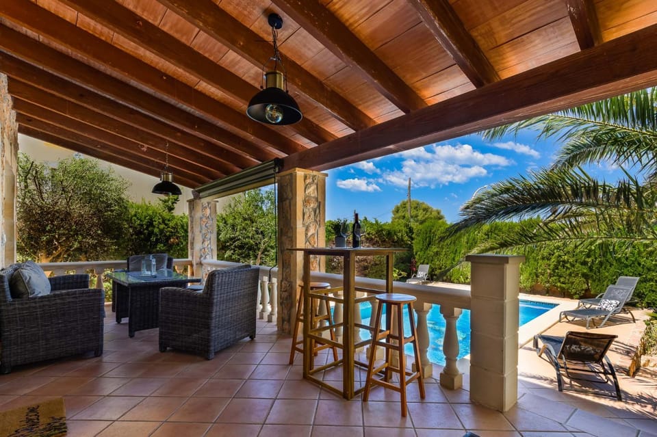 Balcony/Terrace, Seating area, Swimming pool, sunbed