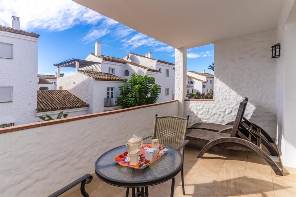 Property building, Balcony/Terrace, Living room