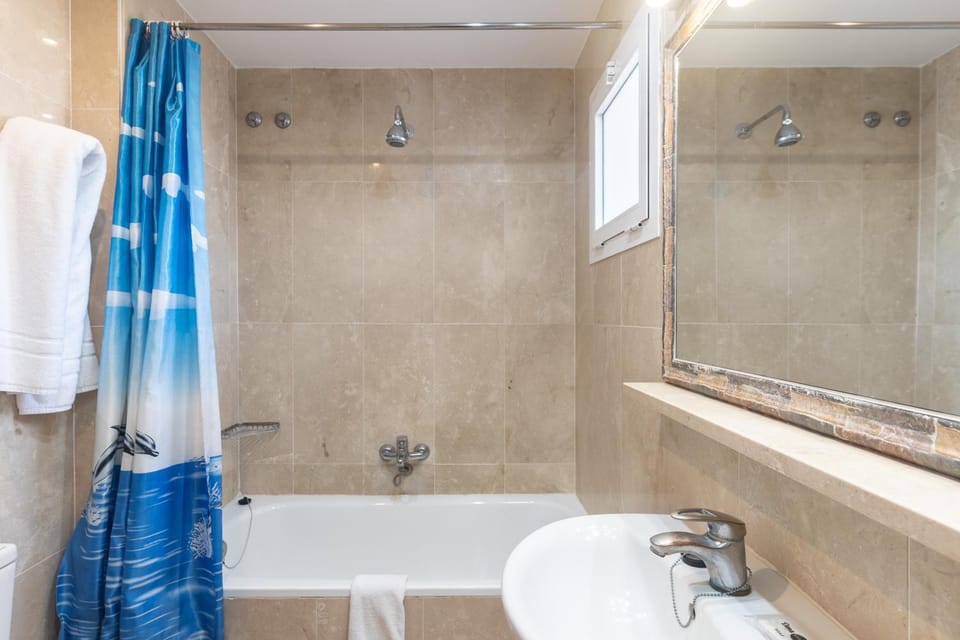 Bathroom, Living room