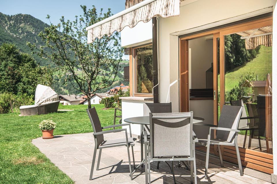 Spring, Natural landscape, Garden, Seating area, Dining area, Garden view, Mountain view, sunbed