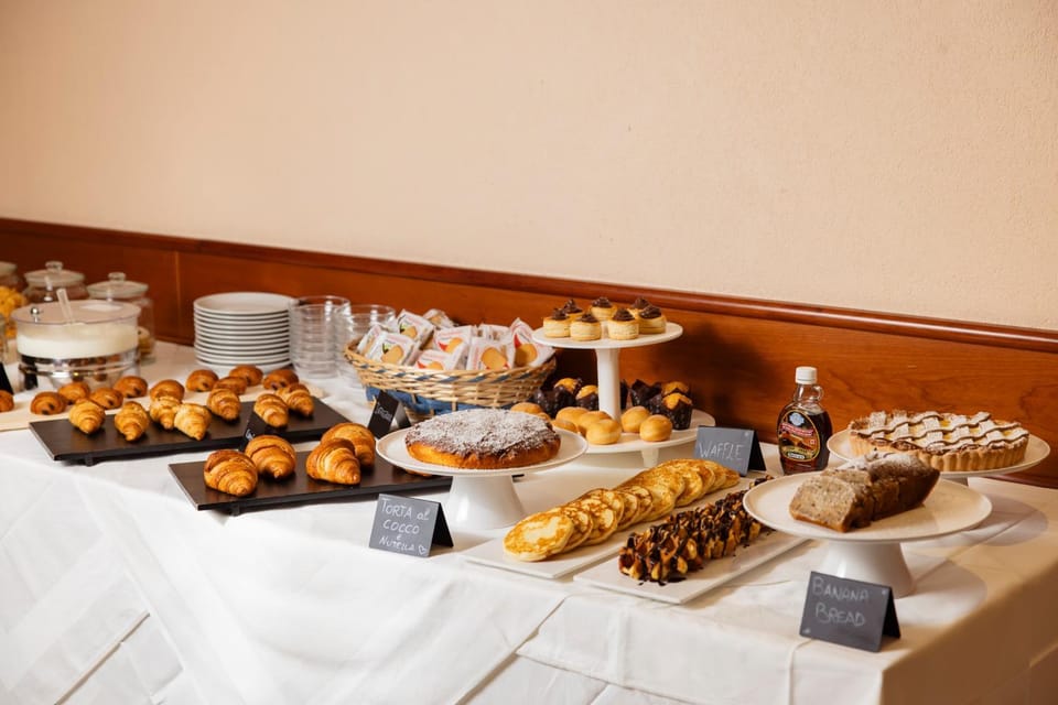 Food and drinks, Food, Breakfast, Continental breakfast, Buffet breakfast