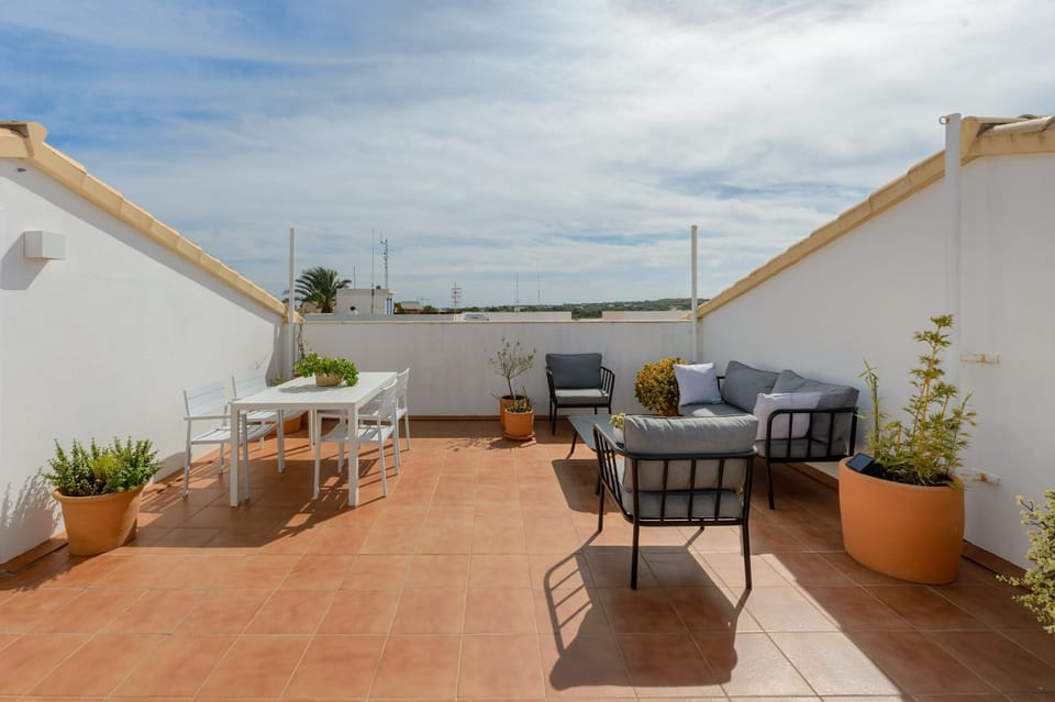 Property building, Balcony/Terrace, Living room