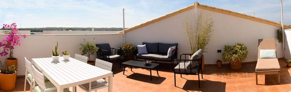Property building, Balcony/Terrace, Living room