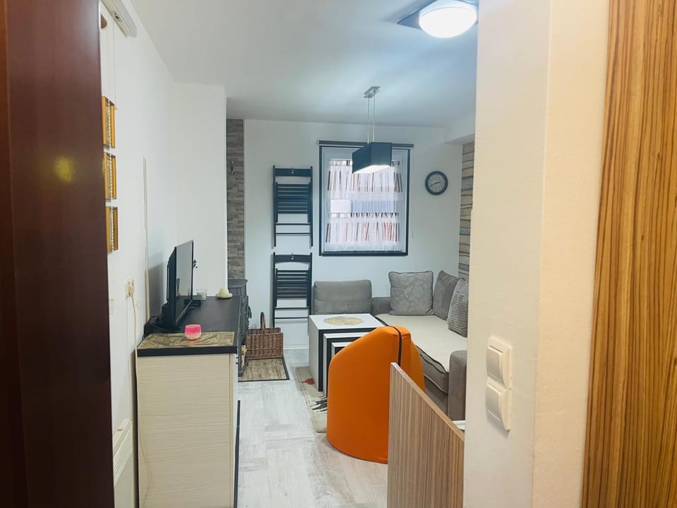 TV and multimedia, Living room, Seating area, Dining area, hair dresser