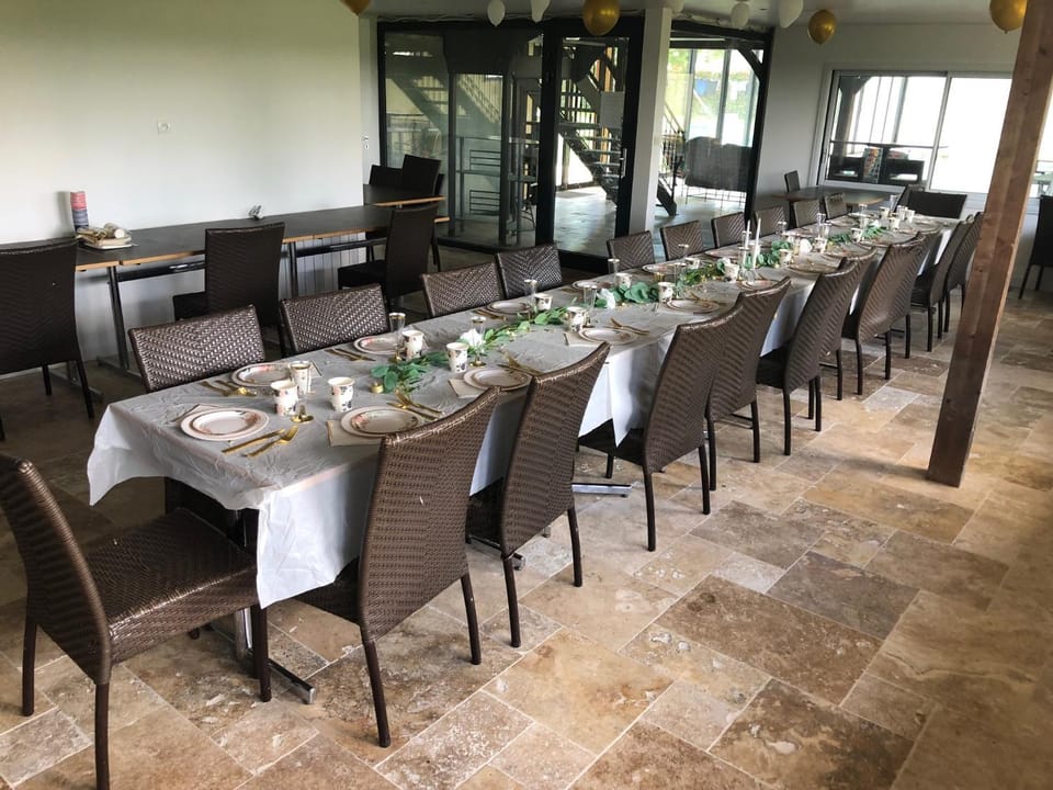 Domaine les petits bois seminaire 36 couchages avec piscine privée 31 degrés House in Pays de la Loire