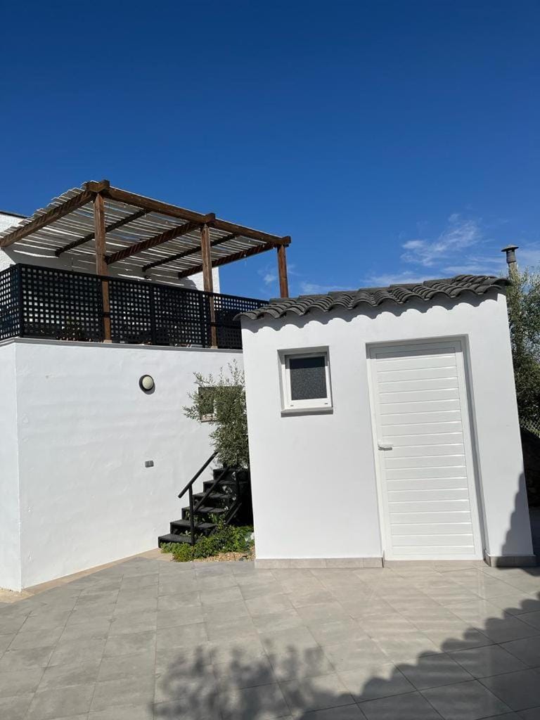 Property building, Patio, Facade/entrance