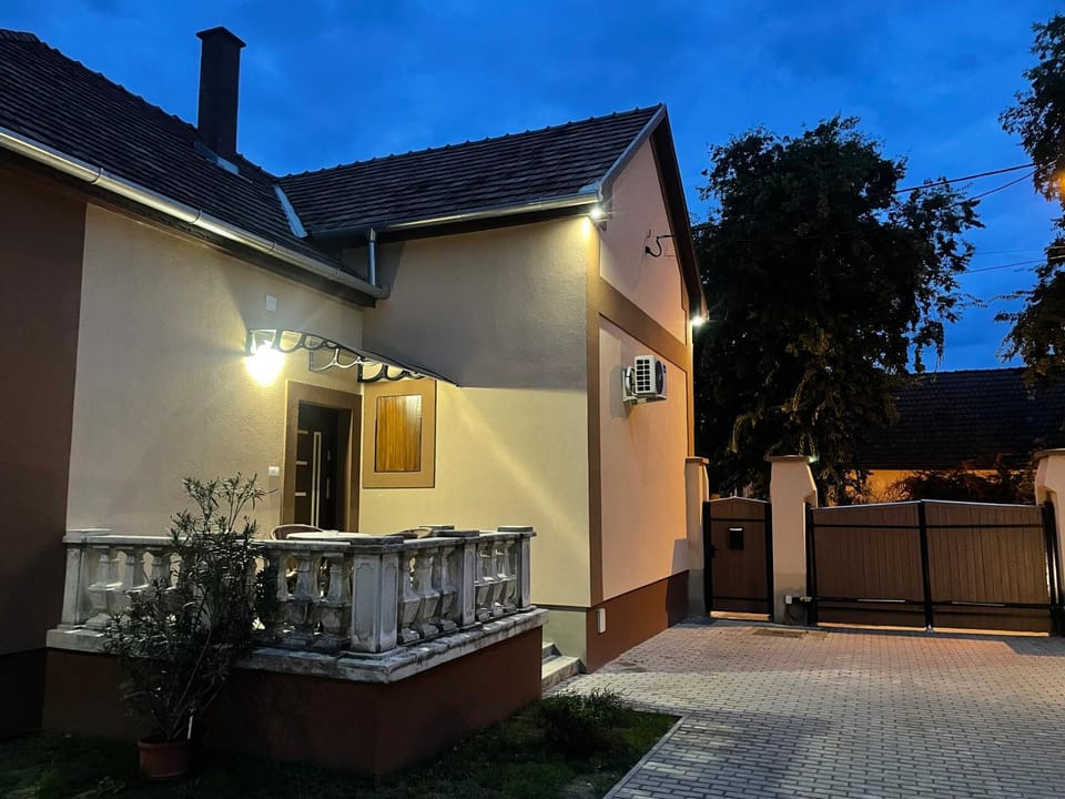 Kovács Apartmanház Apartment in Hungary