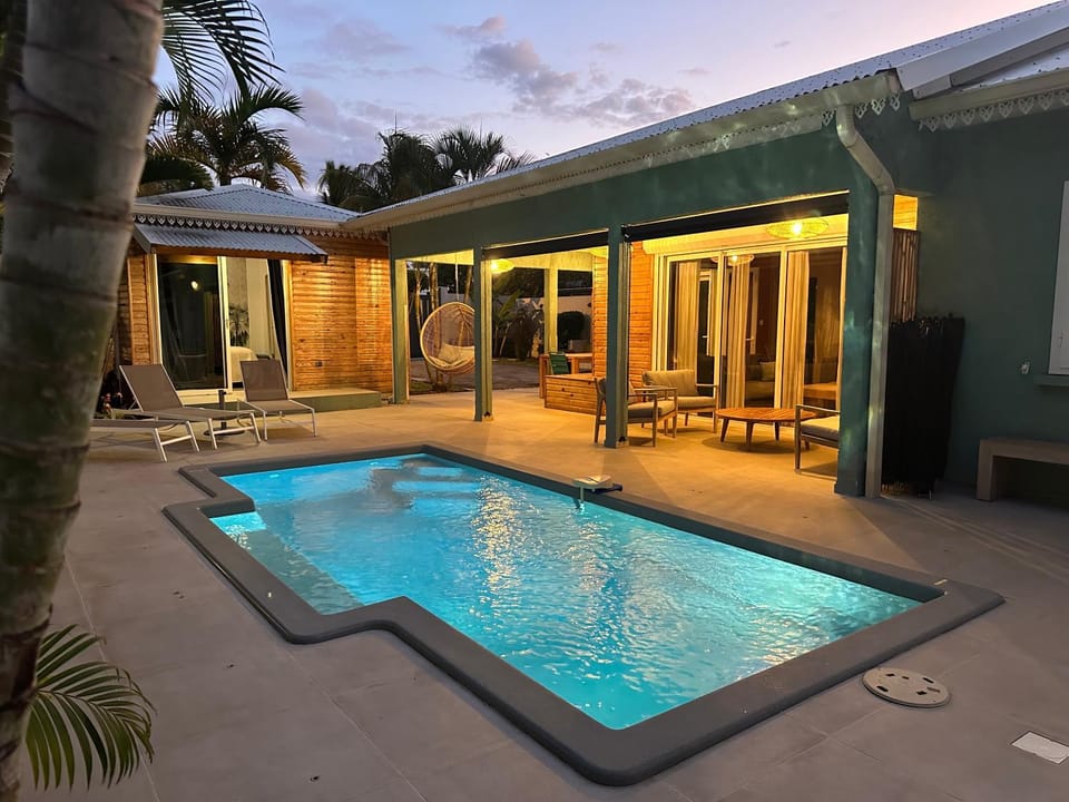 Kaz Vavang magnifique villa 4 ETOILES piscine chauffée Villa in Réunion