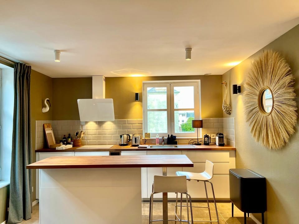 Coffee/tea facilities, Kitchen or kitchenette, Dining area, dishwasher, pet friendly, stove