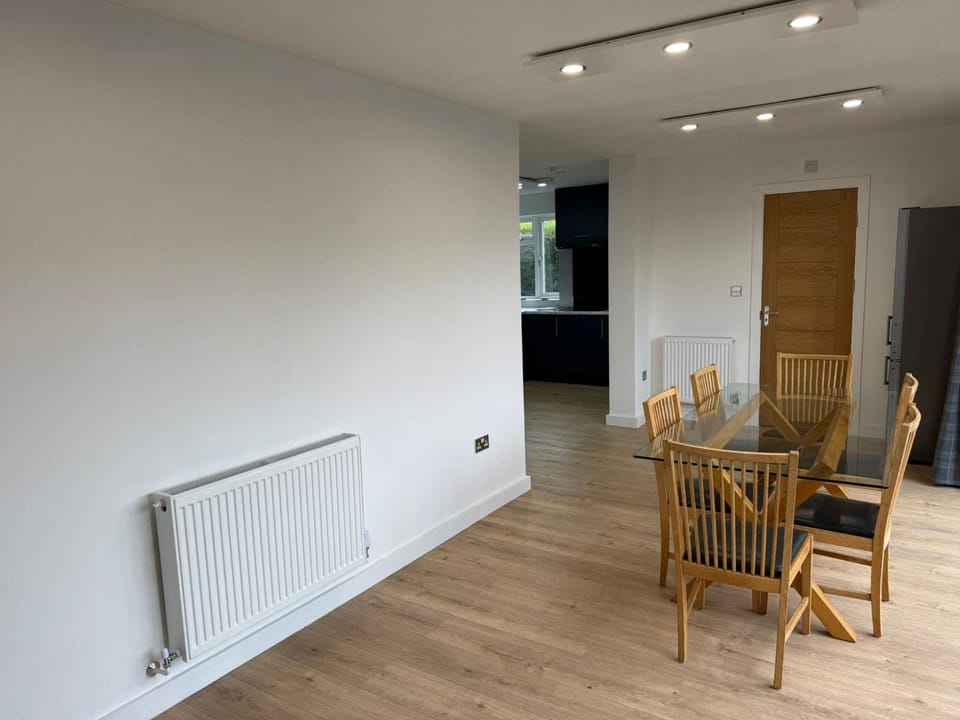 4 Bed House - Sleeps 10 - Pets - Parking - Wifi House in London Borough of Croydon