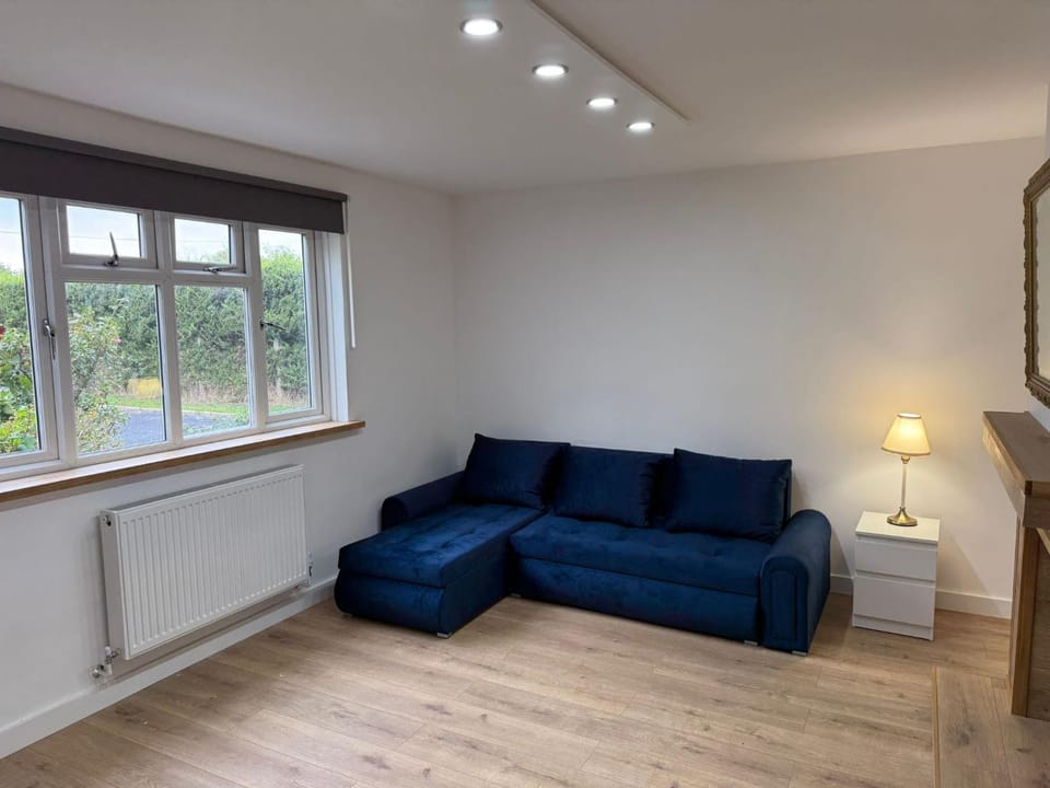 4 Bed House - Sleeps 10 - Pets - Parking - Wifi House in London Borough of Croydon