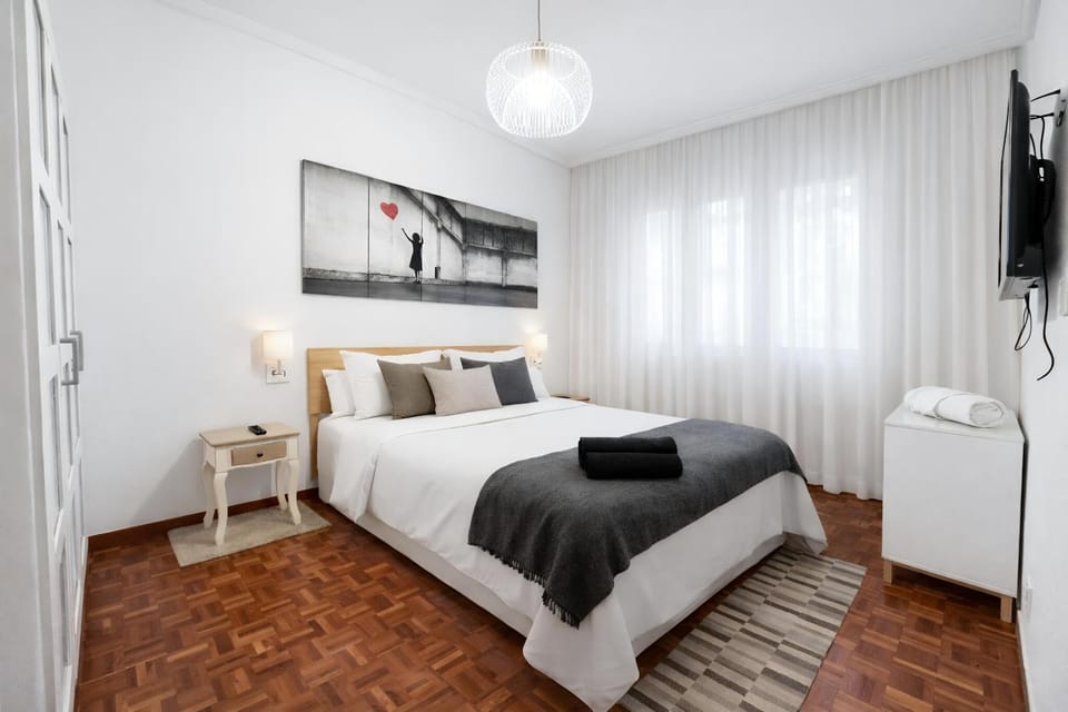 Bed, Decorative detail, Bedroom, towels, wardrobe