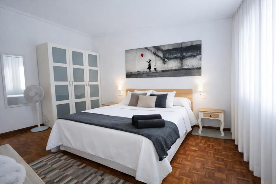 Bed, Decorative detail, Bedroom, towels, wardrobe
