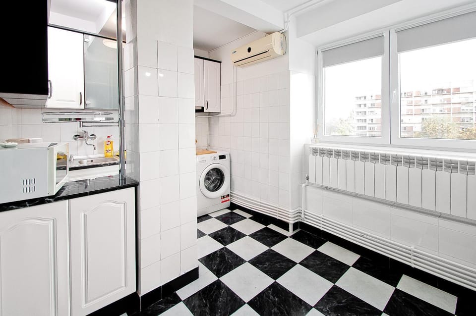 Kitchen or kitchenette, washing machine, air conditioner