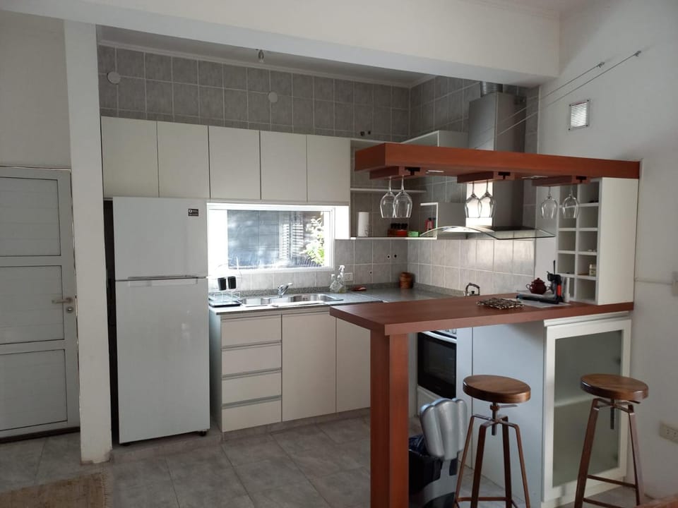 Casa con parque, parrilla y garage para vehículo. House in Entre Ríos Province, Argentina