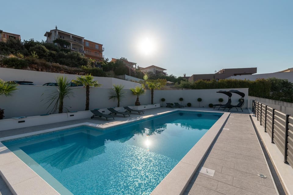 Swimming pool, Swimming pool