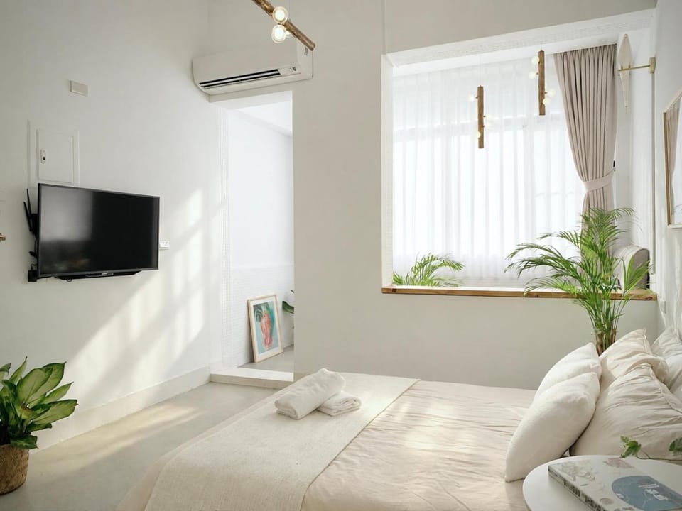 Bed, TV and multimedia, Photo of the whole room, Bedroom, internet, towels, air conditioner