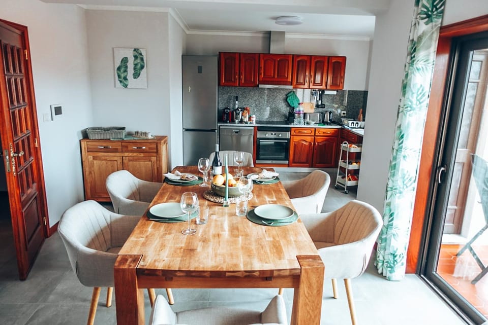 Kitchen or kitchenette, Dining area, pet friendly, stove