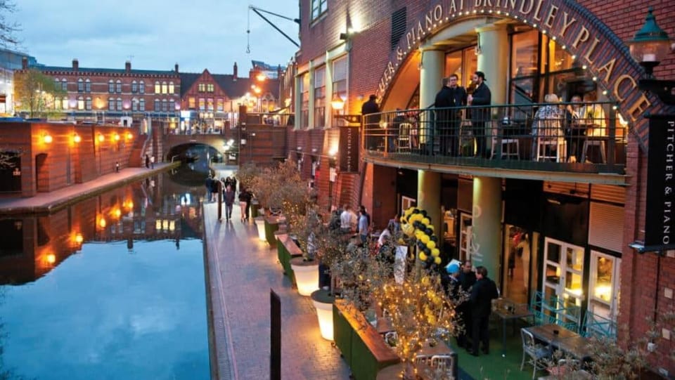 FREE Extra Guest. Heart of Birmingham City Centre Vacation rental in Birmingham