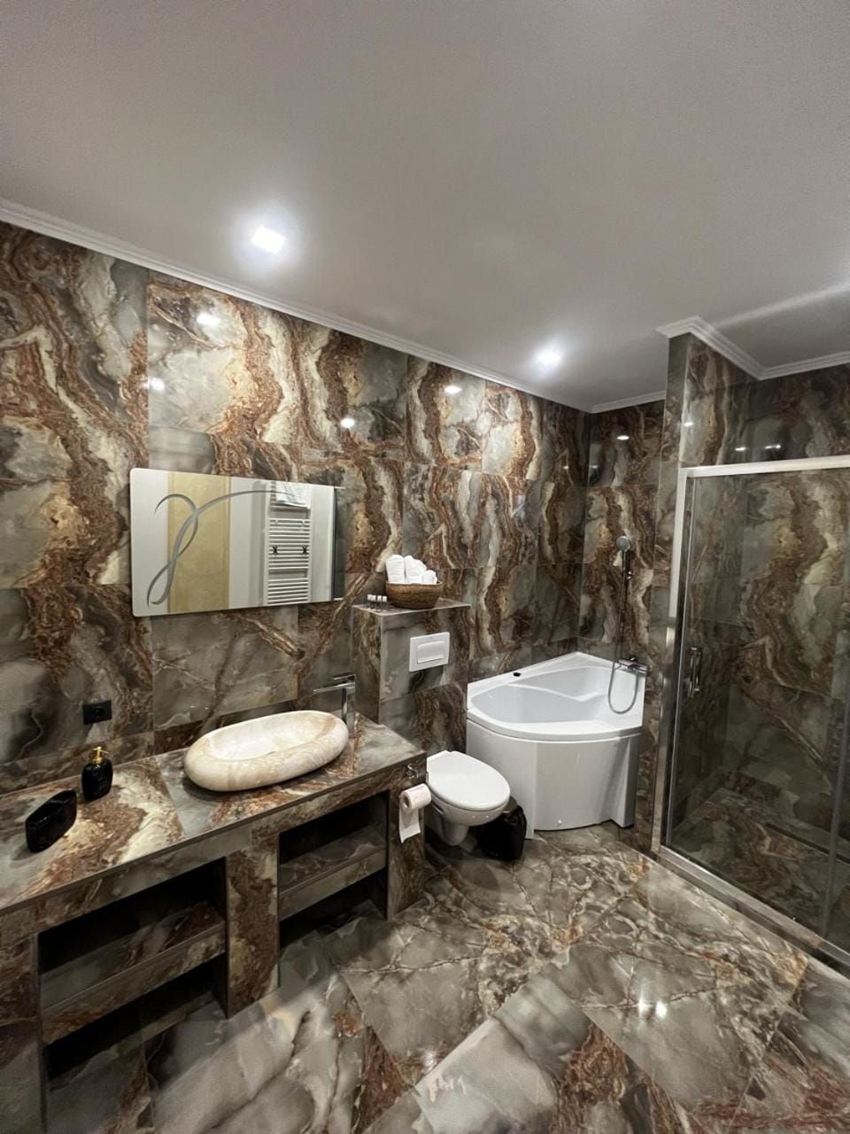 Shower, Toilet, Bathroom, Bath, towels
