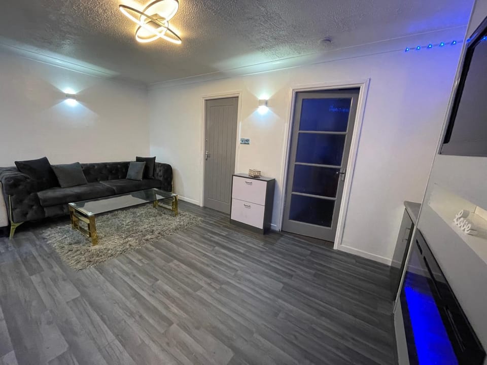 Newly refurbished modern 2 bedroom flat Apartment in Felixstowe
