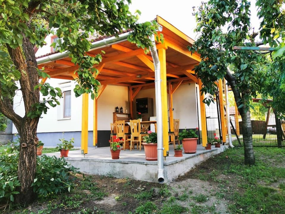 Garden, Balcony/Terrace