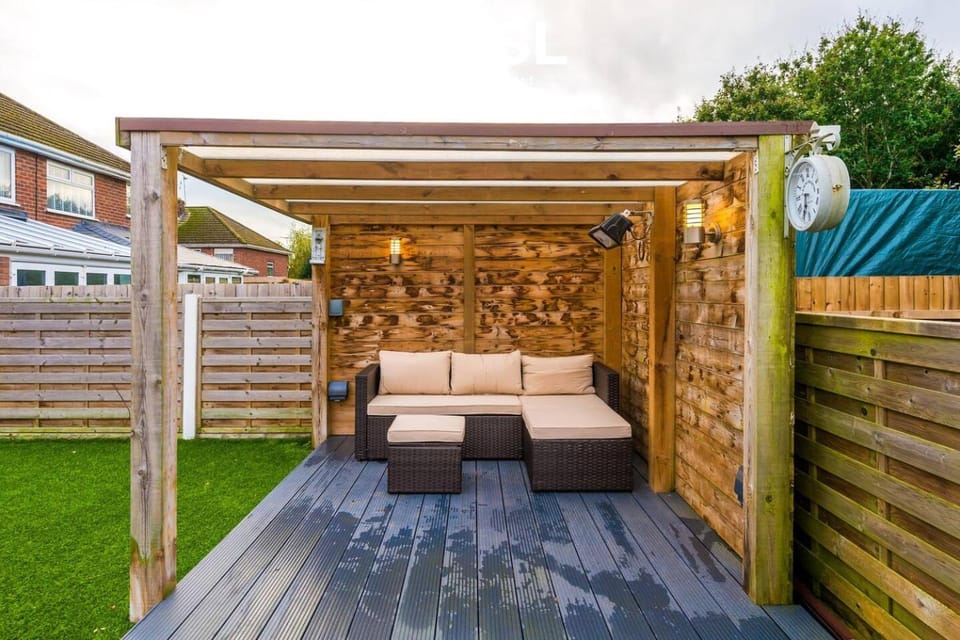 Open Plan 3 Bedroom House with Garden and Parking House in England
