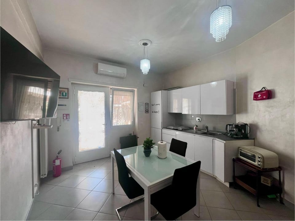 TV and multimedia, Coffee/tea facilities, Living room, Seating area, Dining area, dishwasher, kitchen
