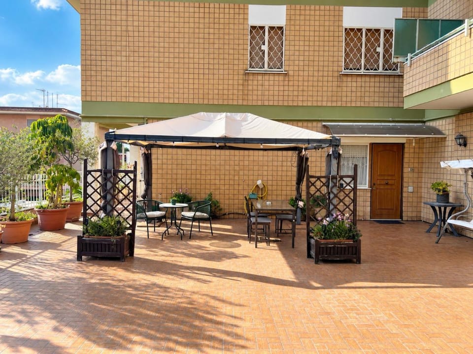 Property building, Patio, Facade/entrance, Garden, View (from property/room), Balcony/Terrace, Garden view