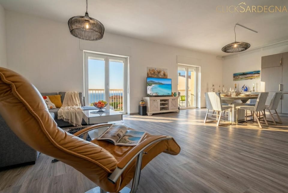 Communal lounge/ TV room, TV and multimedia, Kitchen or kitchenette, Living room, Seating area, Dining area