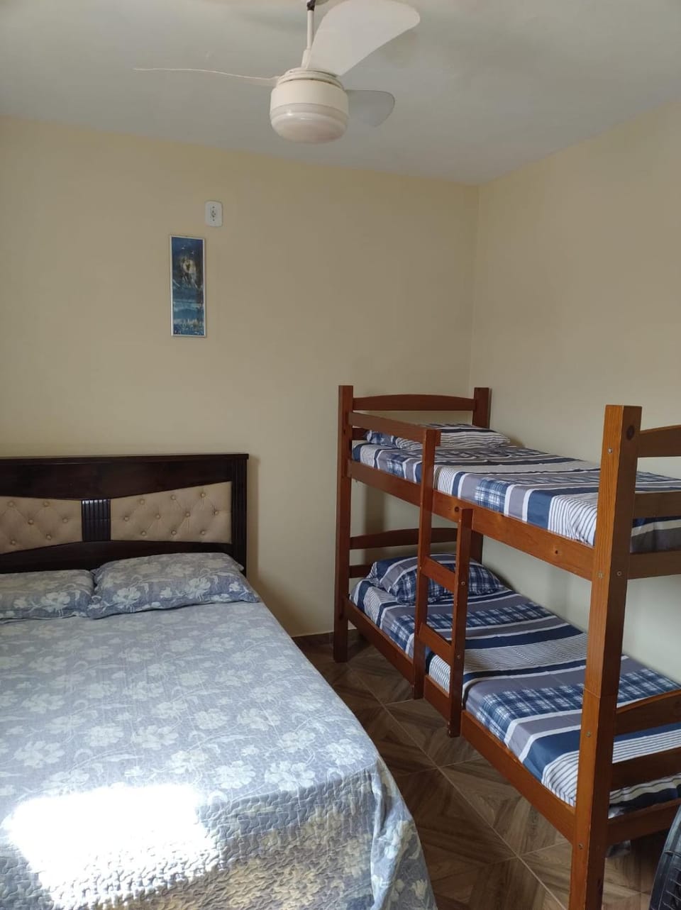 Bed, Photo of the whole room, Bedroom, bunk bed, fireplace
