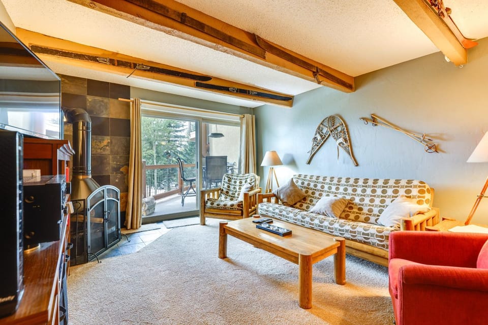 Silverthorne Condo w/ Lake Views: 10 Mi to Skiing! House in Wildernest